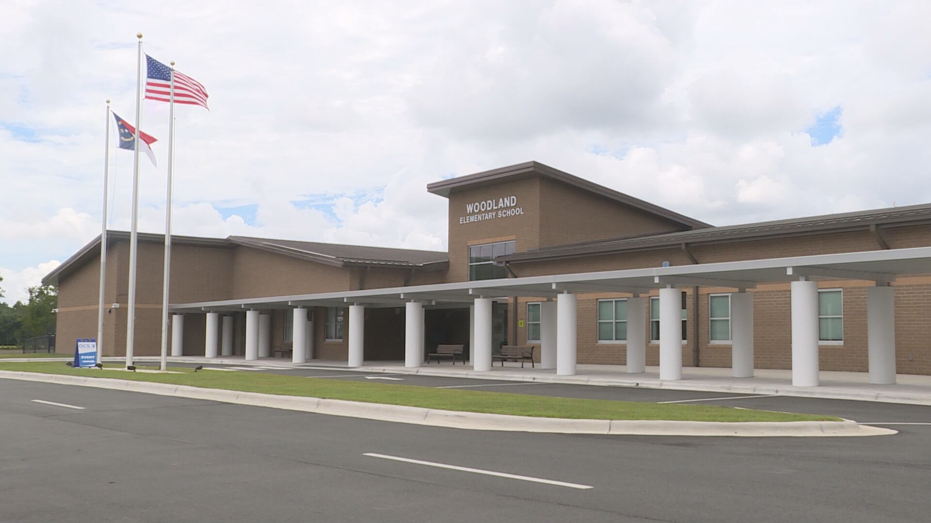 Ribbon cutting held for new school in Onslow County