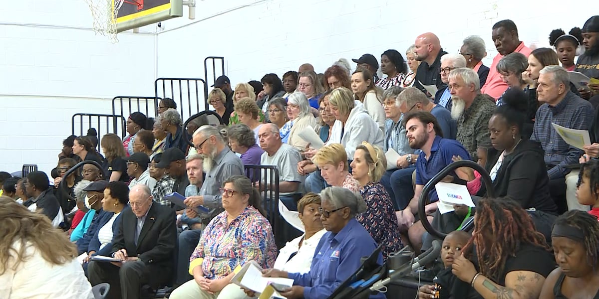 Save Sw Snowden Sign Community rallies against possible closure of S.W. Snowden School