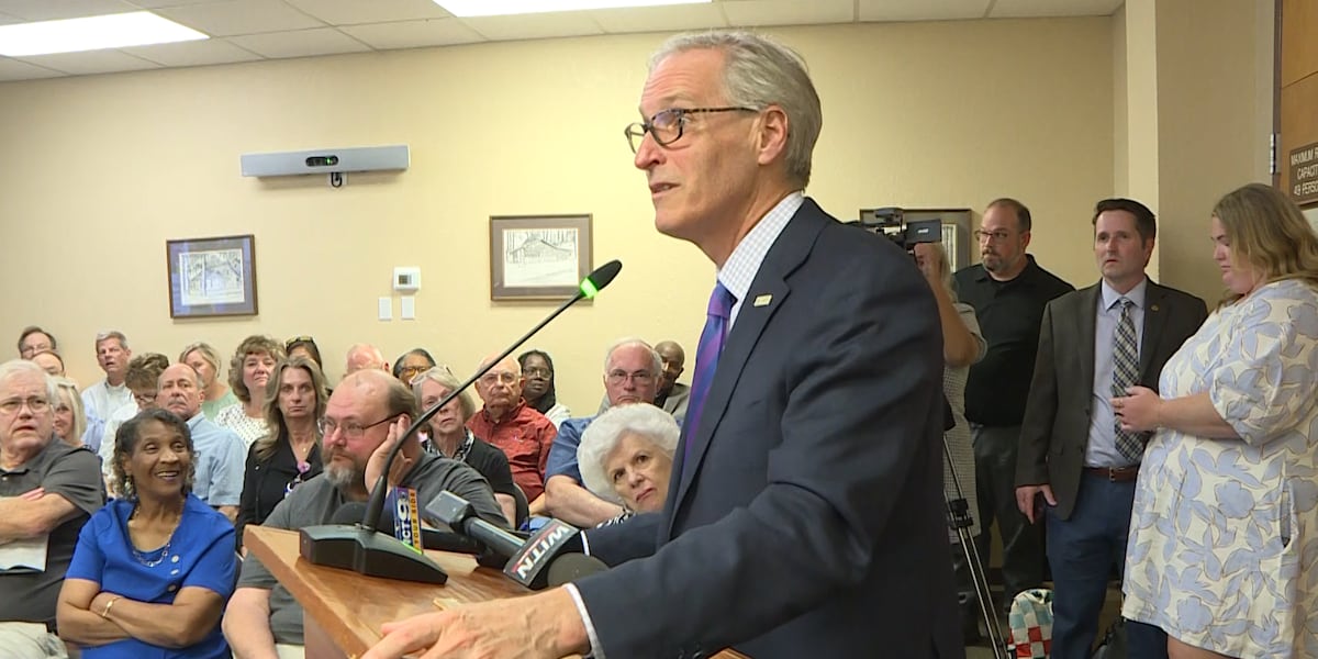 ECU Health presents proposal for Martin General Hospital at commissioners meeting ECU Health presents proposal for Martin General Hospital at commissioners meeting