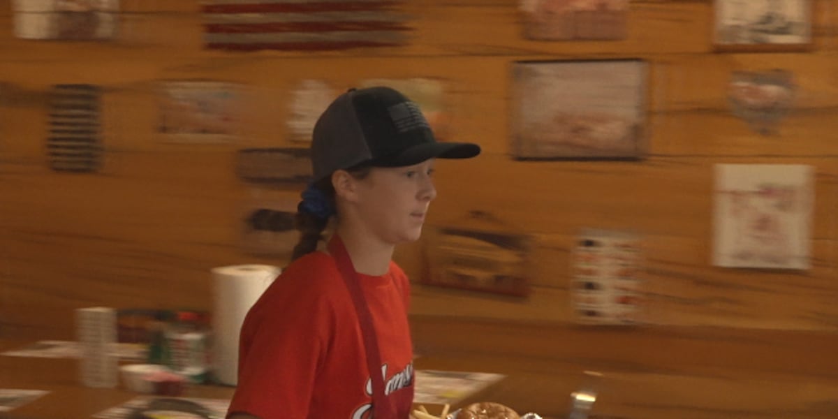 Jamesville 12U Softball waiting tables to raise money for Babe Ruth World Series