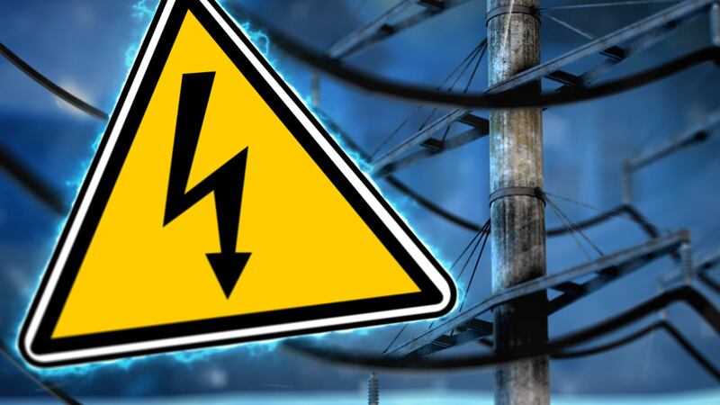 Without Power Hundreds without power as strong storms move through the region