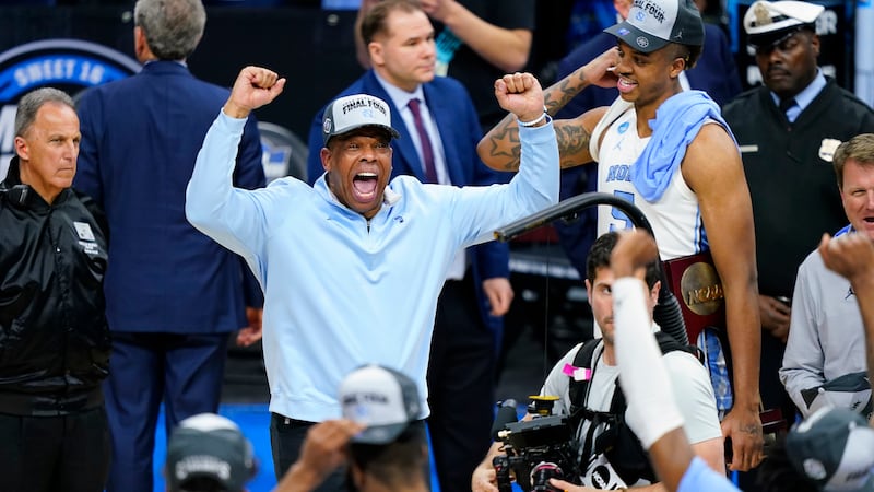 Davis gets new deal, raise with No. 1 UNC after 1st-year run